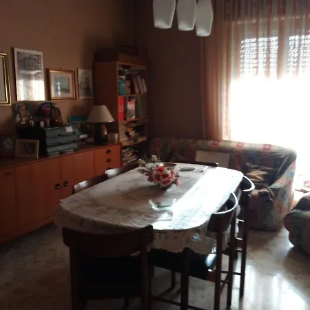 Un Po' Datato Ma Confortevole Apartman Bari