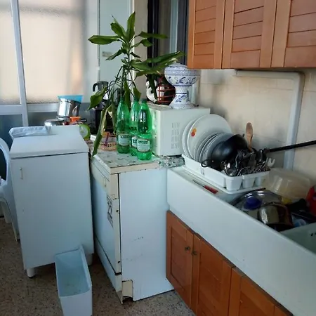 Un Po' Datato Ma Confortevole Apartman *